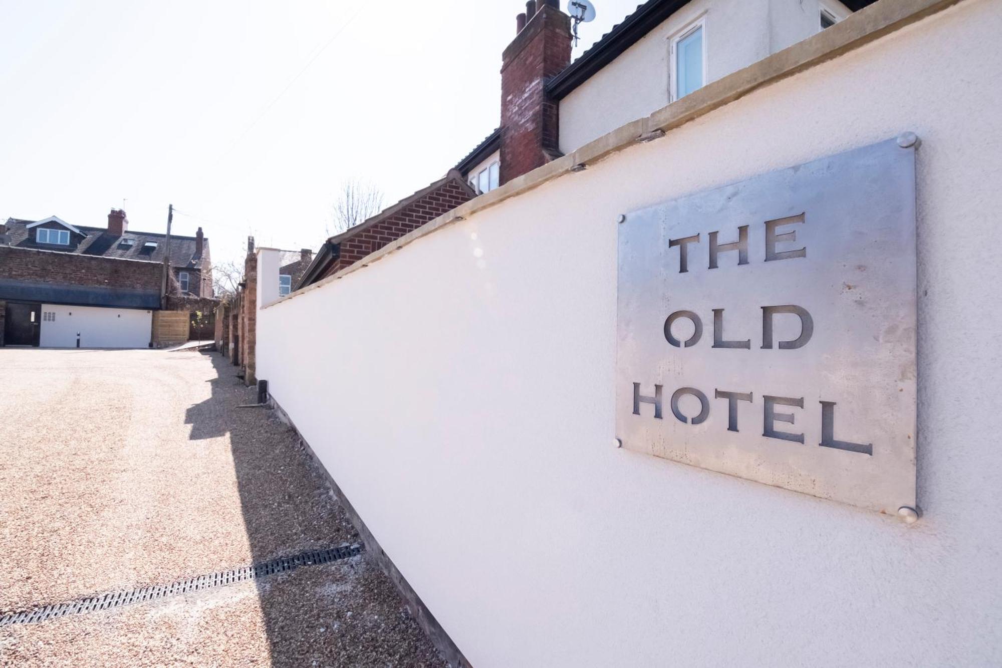 The Old - The Hole In The Apartment